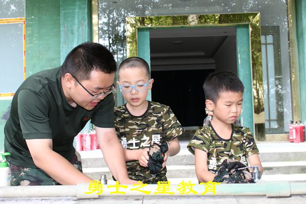 顺庆夏令营行为规范训练