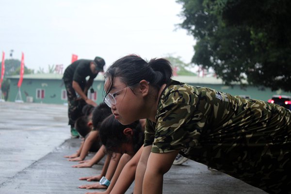 万源夏令营：纪律训练