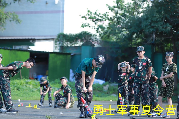 顺庆夏令营：制作小火箭