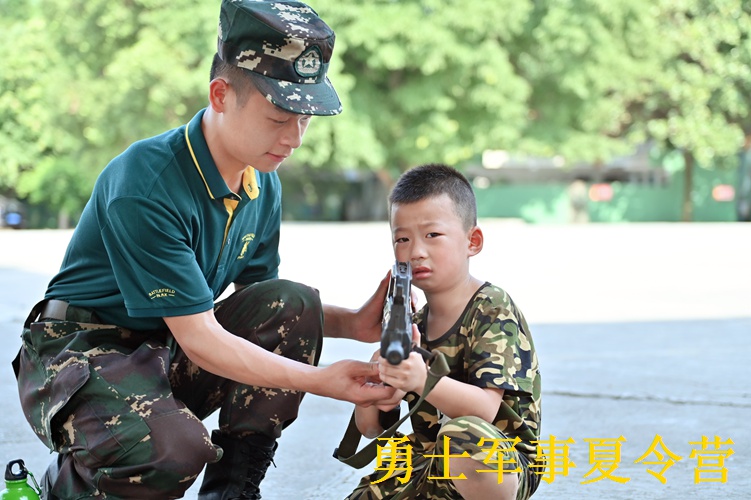 贡井夏令营：枪械教学